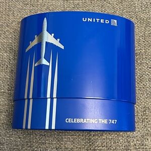 United First Class Travel tin celebrating the 747 with amenities